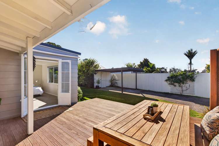 77A Vodanovich Road Te Atatu South_10