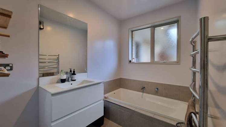 4 Annies Lane Aidanfield_9