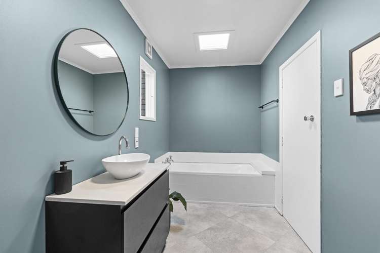 222 Tukapa Street Westown_20