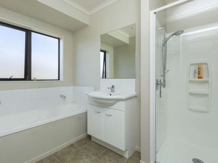 48 Percy Kinsman Crescent Riverstone Terraces_15