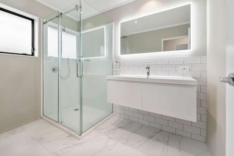 1/5 Annette Avenue Te Atatu South_11