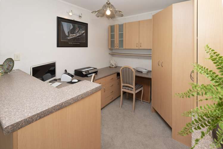 84 The Parade Island Bay_16