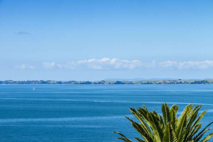 167 Beach Road Castor Bay_10