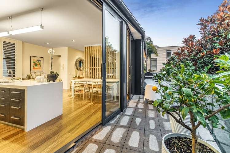 70 Scarborough Terrace Parnell_23