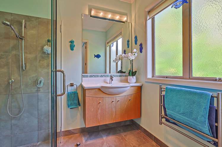 122 Kent Terrace Taradale_11