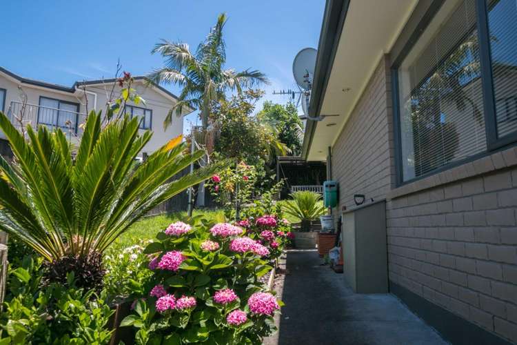 94 San Marino Drive West 11401_16