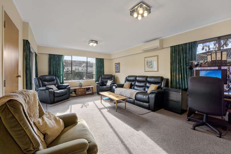 22 Mcenroe Grove Naenae_9