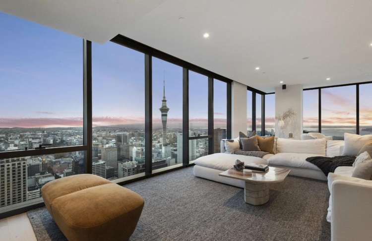 5102/10 Commerce Street 10015_1