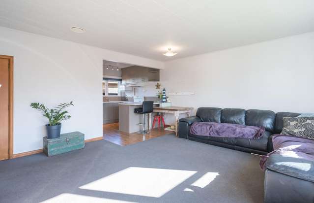 7b Tennyson Crescent Stoke_2