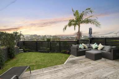 2/38 Penzance Road_1