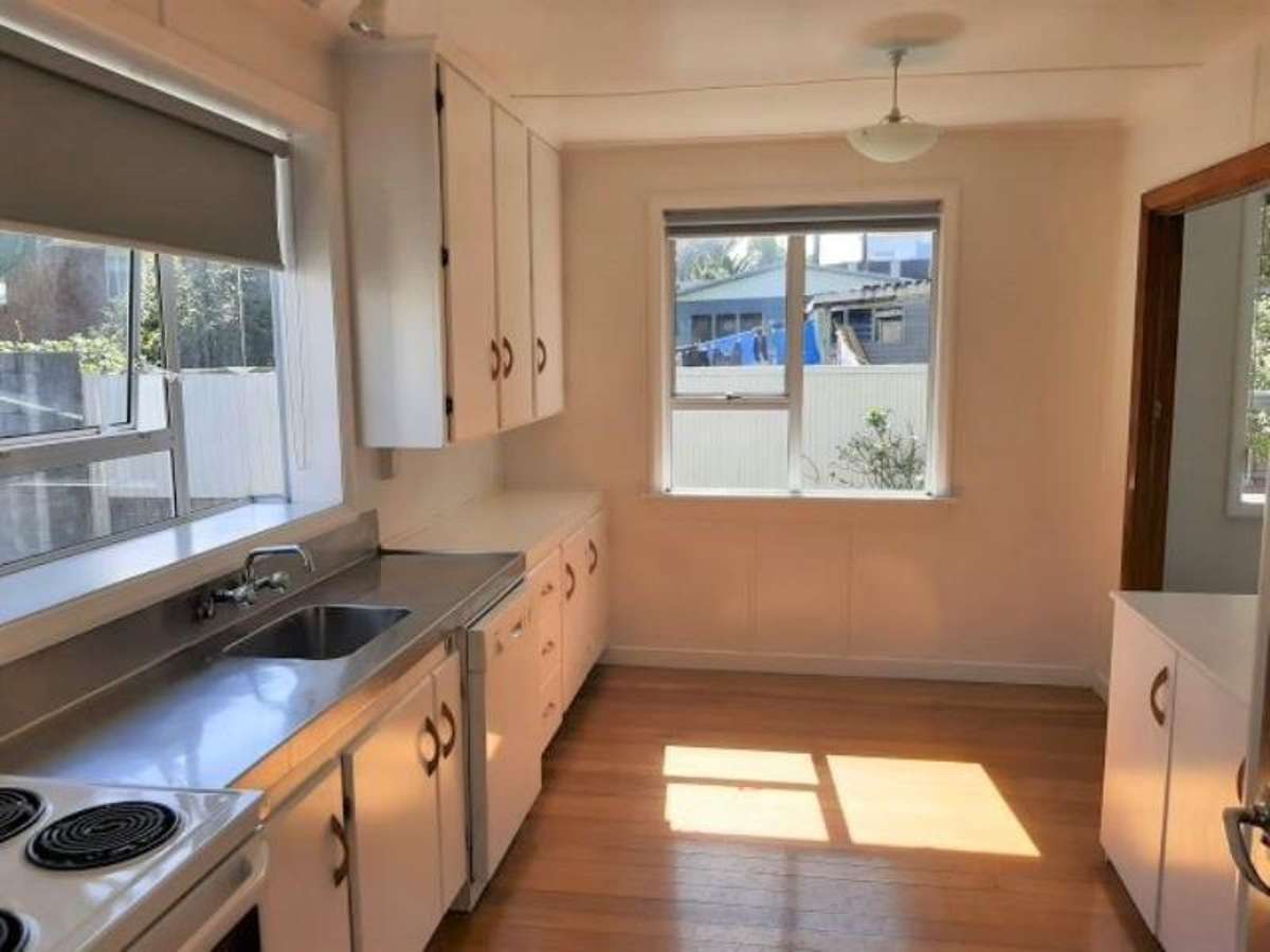 Charming 3-Bedroom Home with Fully Fenced Courtyard 2