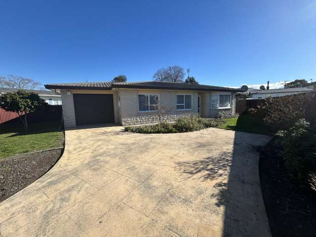 Cute & Cosy 2 Bedroom Home – Sunny, Low Maintenance Living