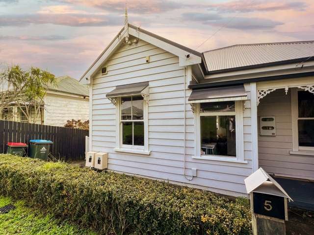 Kingsland, 4-Bedroom family home