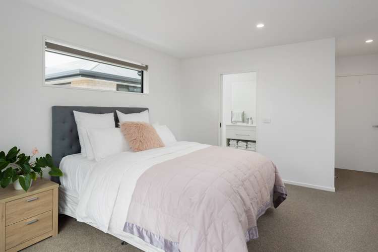 32a Harvard Road Burleigh_12