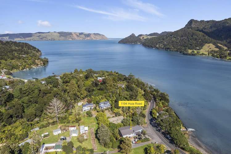 1194 Huia Road Huia_30