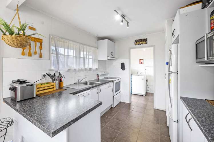 2/1 Raddock Place Farm Cove_6