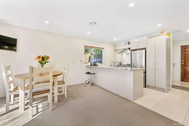 8c Dapple Place Flat Bush_3