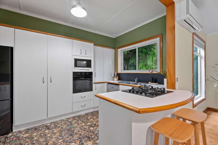 222 Godley Road Titirangi_7