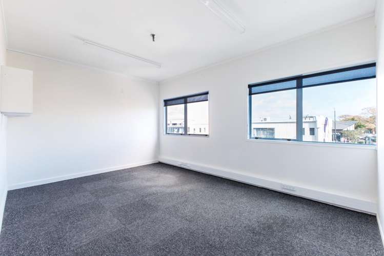 Suite 6/195 The Strand_0
