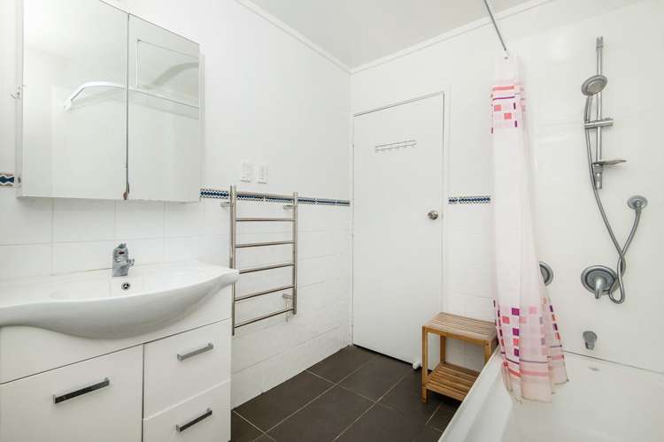 16a Erima Avenue Point England_17