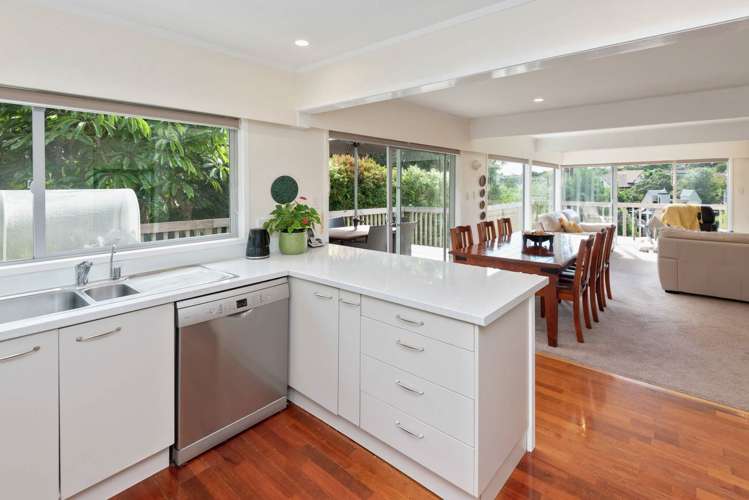 44 Colmar Road Mellons Bay_3