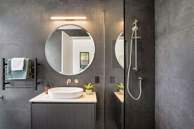 7 Mckenzies Shute Jacks Point_7