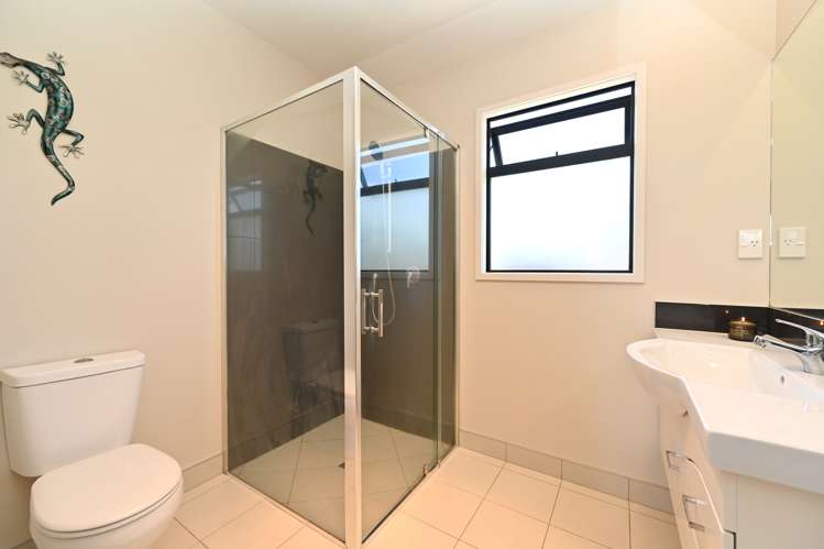 7 Milford Place Poraiti_9