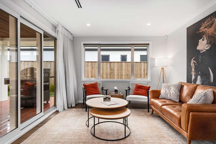 8 Strowan Avenue Elgin_26