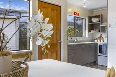 2/33 Sunset Street_4