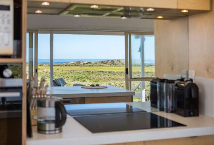 6 Beach Road Flat Point_15