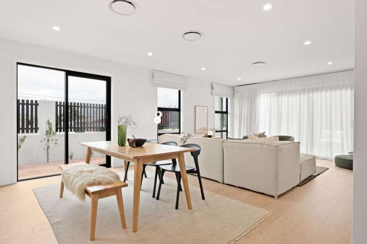 1+3/768 River Road Chartwell_10