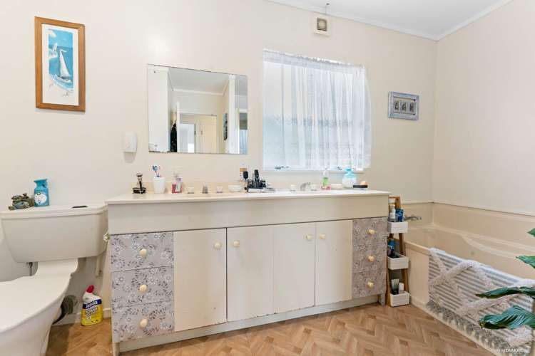 32 Sunningdale Street Wattle Downs_12