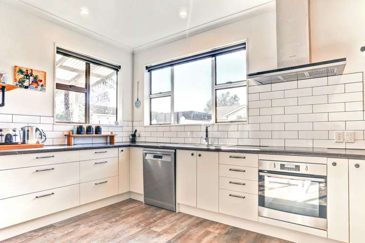 6 Parkes Avenue Saint Johns Hill_1