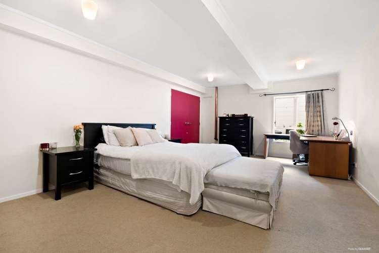 1/18 Merani Street Narrow Neck_5