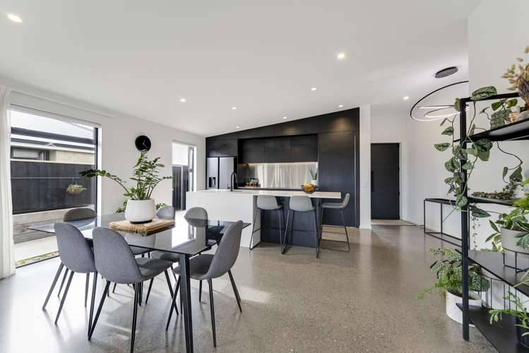 16 Hanworth Road Richmond_11