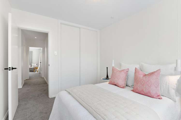 10 Esher Place Saint Martins_13