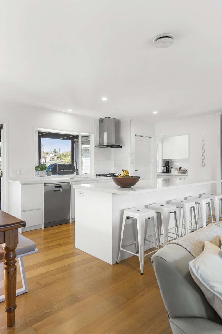 15 Sunkist Bay Road Beachlands_5