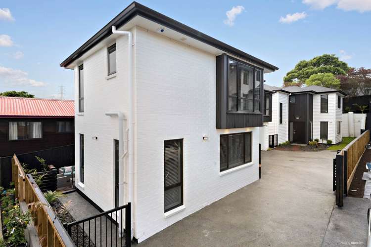 16a Eaton Road Hillsborough_24