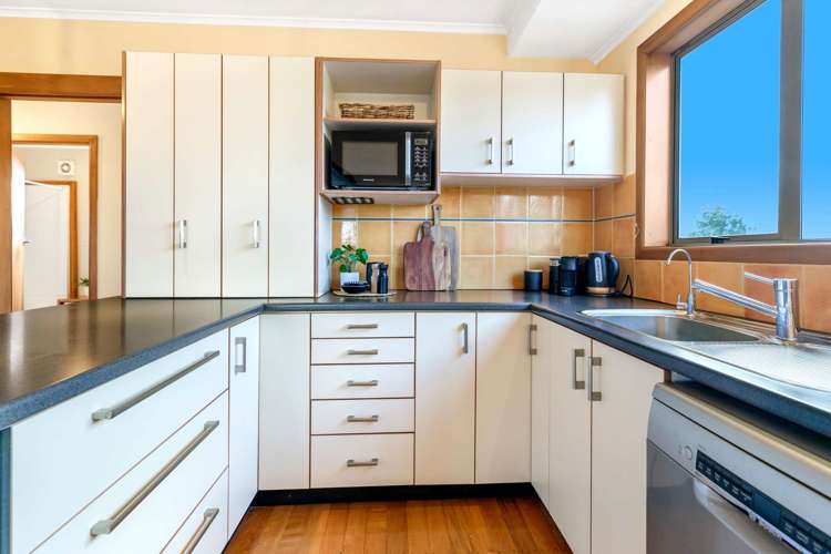 32 Woodford Avenue_5