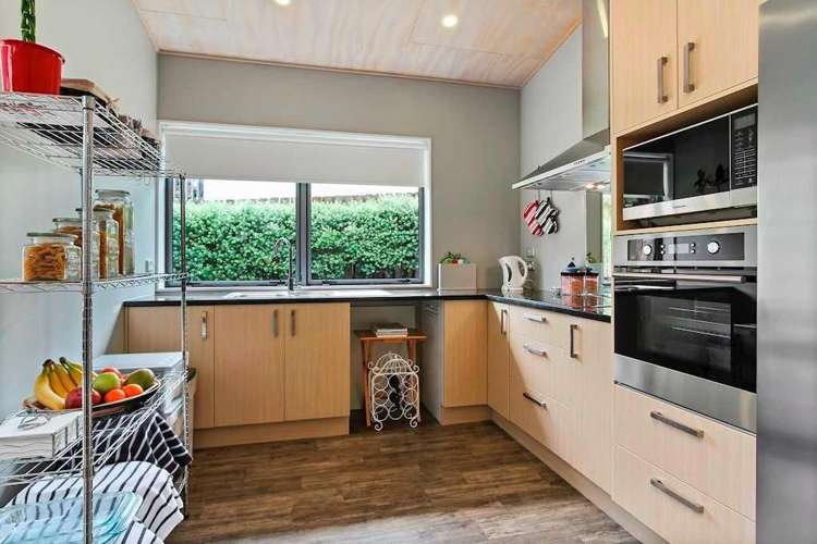 14B Saffron Street Birkdale_7