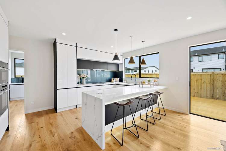 16 Headsail Drive Long Bay_11