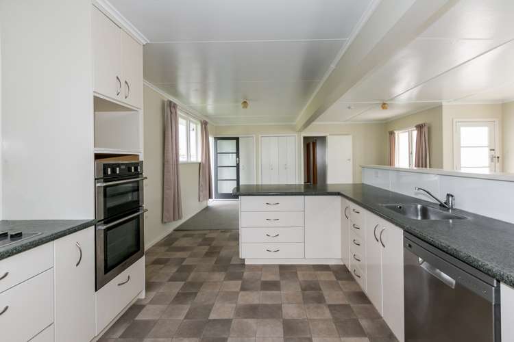 812 Oliphant Road Raureka_16