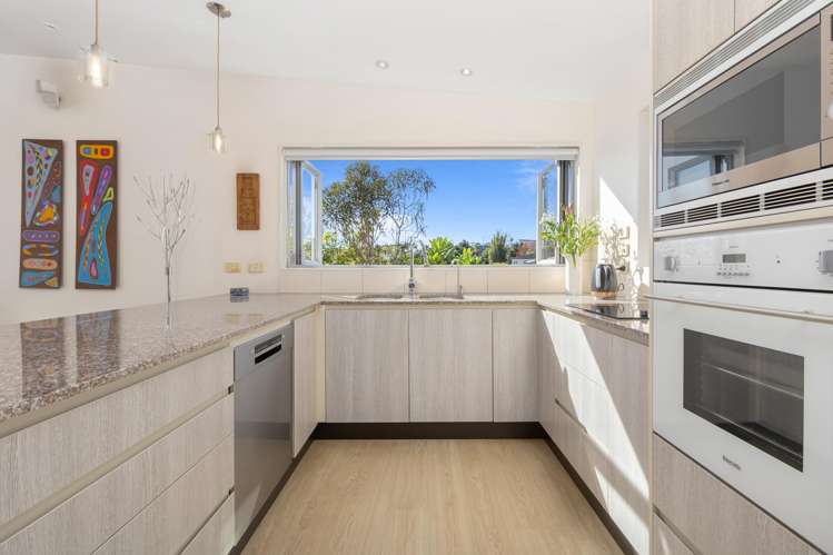 10 Veronica Close Red Beach_12