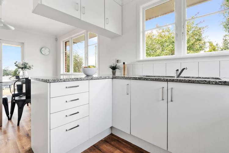 2 Helena Street Massey_12