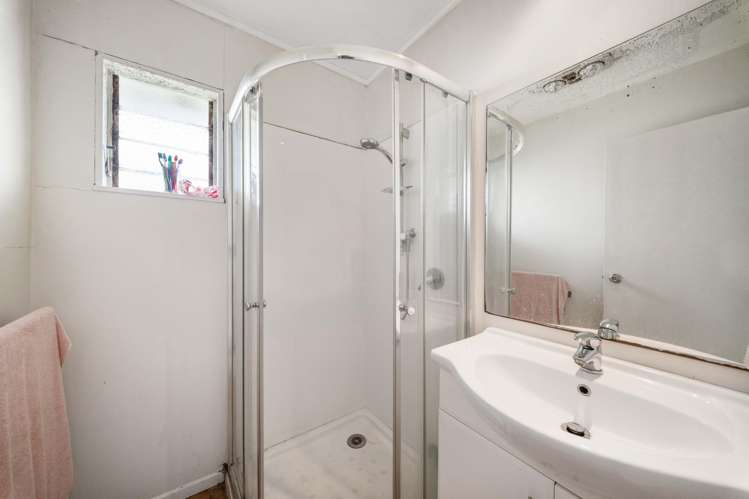 12 Maui Pomare Street Blockhouse Bay_10