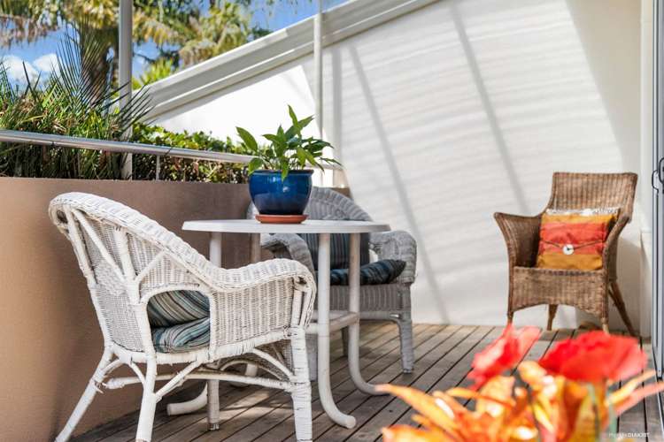 29 De Val Drive Titirangi_1