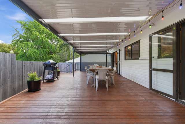 Garaging Gold - Expansive deck !
