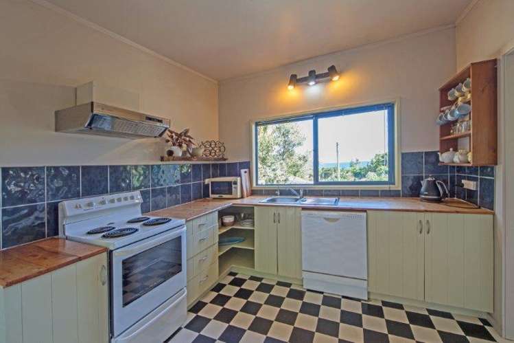 32 Victoria Road Onetangi_10