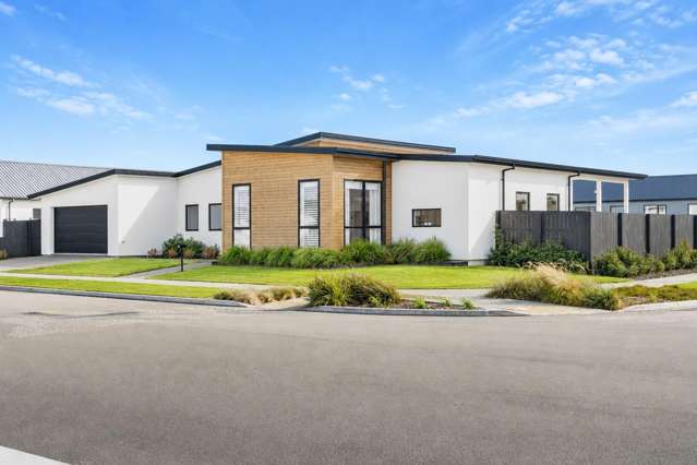 Impeccably Finished Family Living