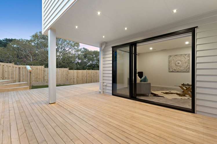 8 Barrel Crescent Swanson_23